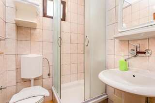 Апартаменты Apartments Maslina Херцег-Нови Двухместный номер с 2 отдельными кроватями и балконом-4